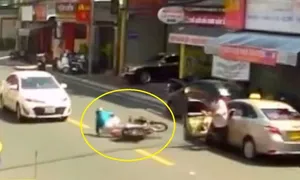 'Tài xế mở cửa ôtô bất cẩn nhưng mắng chửi tôi té tát'