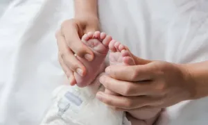 Nhờ mang thai hộ, giấy khai sinh ghi tên cha mẹ hay người khác?